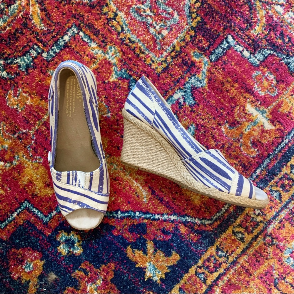 Tom’s classic wedges 8.5 like new